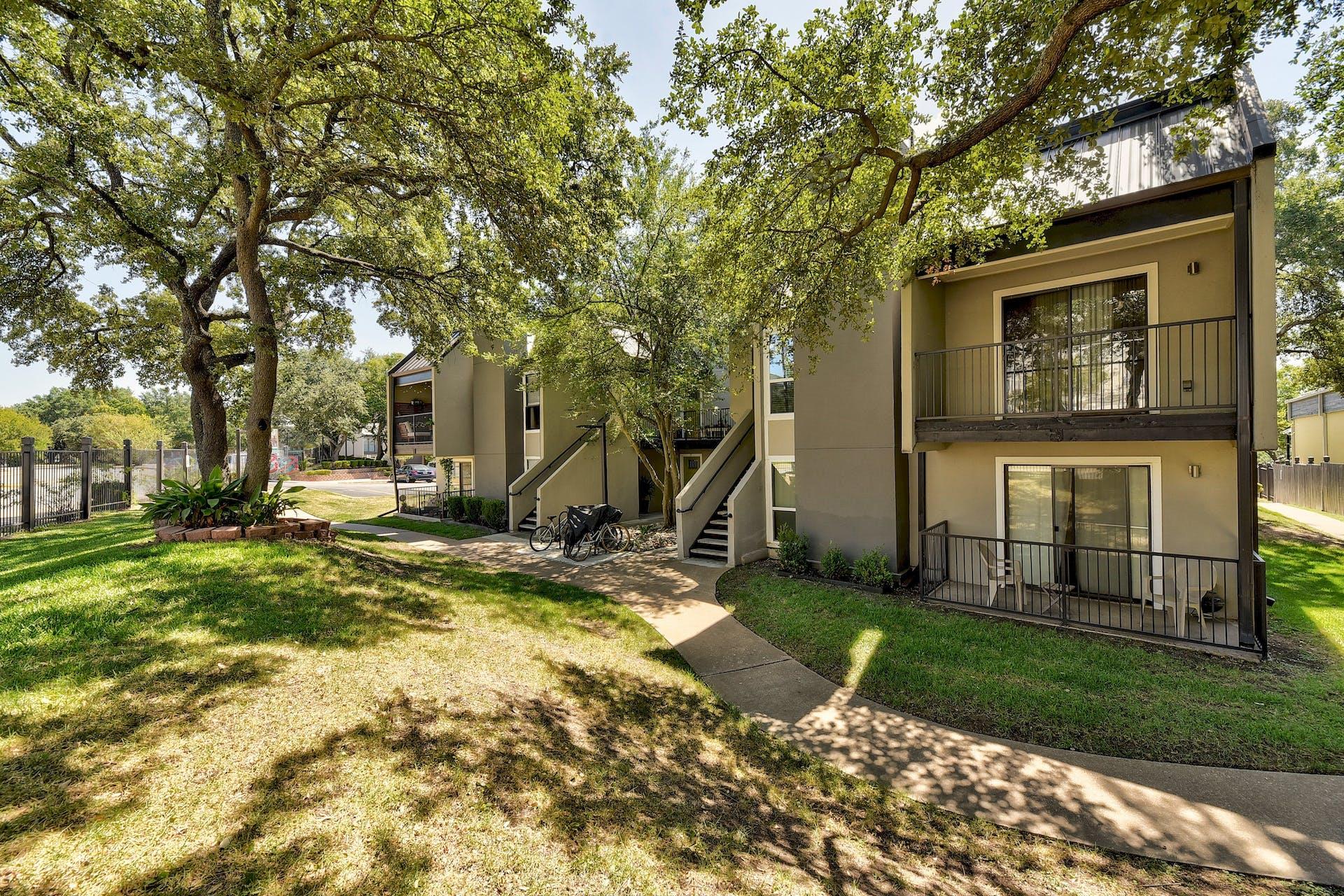 935 La Posada Dr #213 Property Photo 1