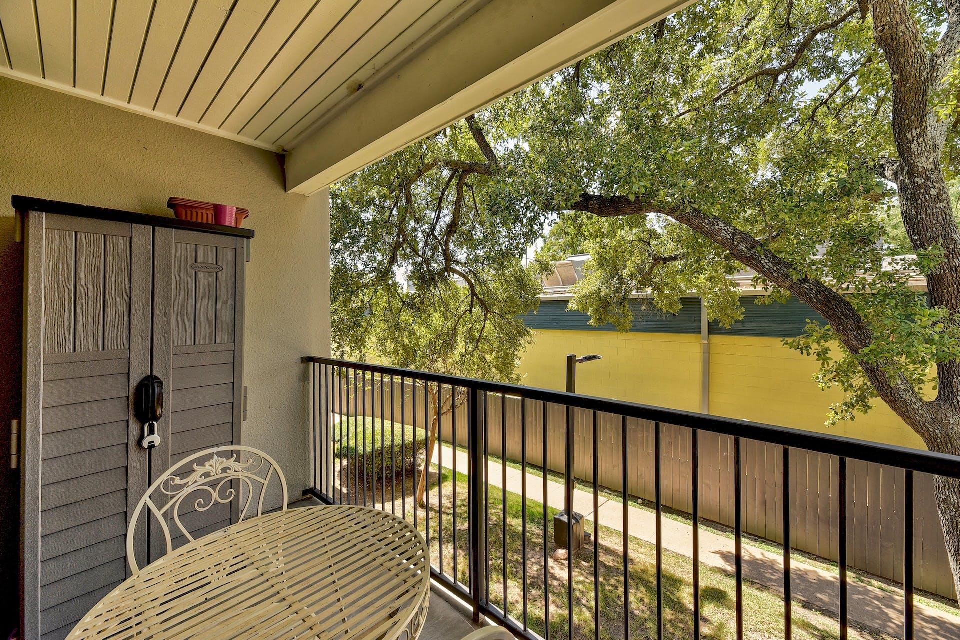 935 La Posada Dr #213 Property Photo 14