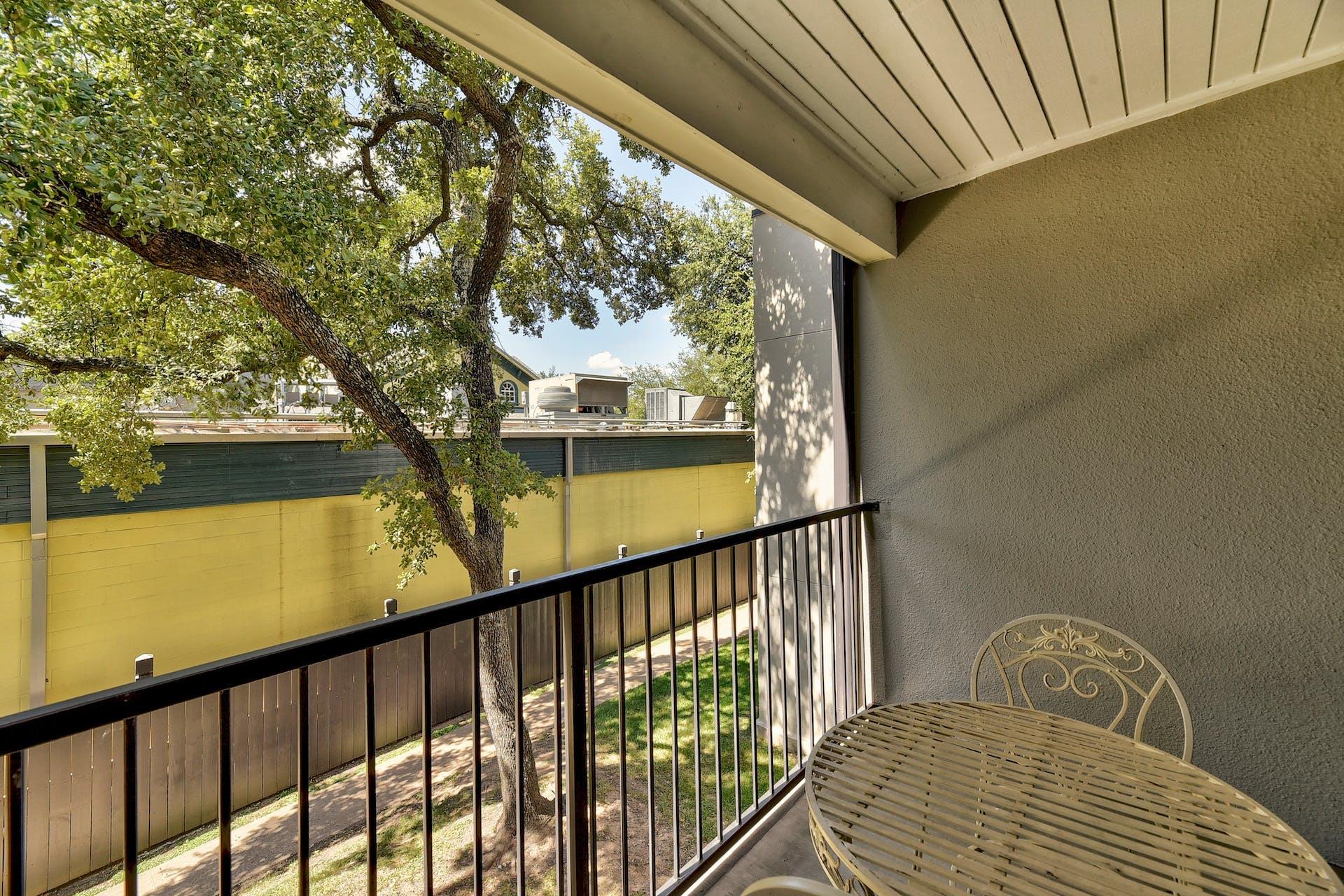 935 La Posada Dr #213 Property Photo 15