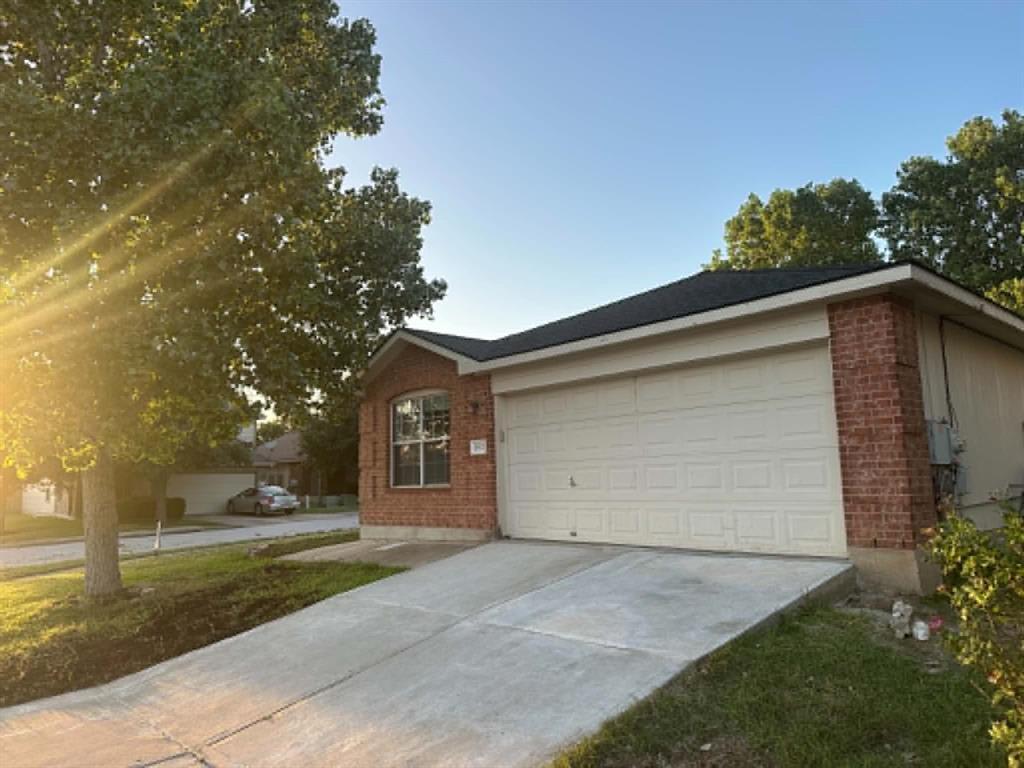 18312 Crestwind Ln Property Photo 1