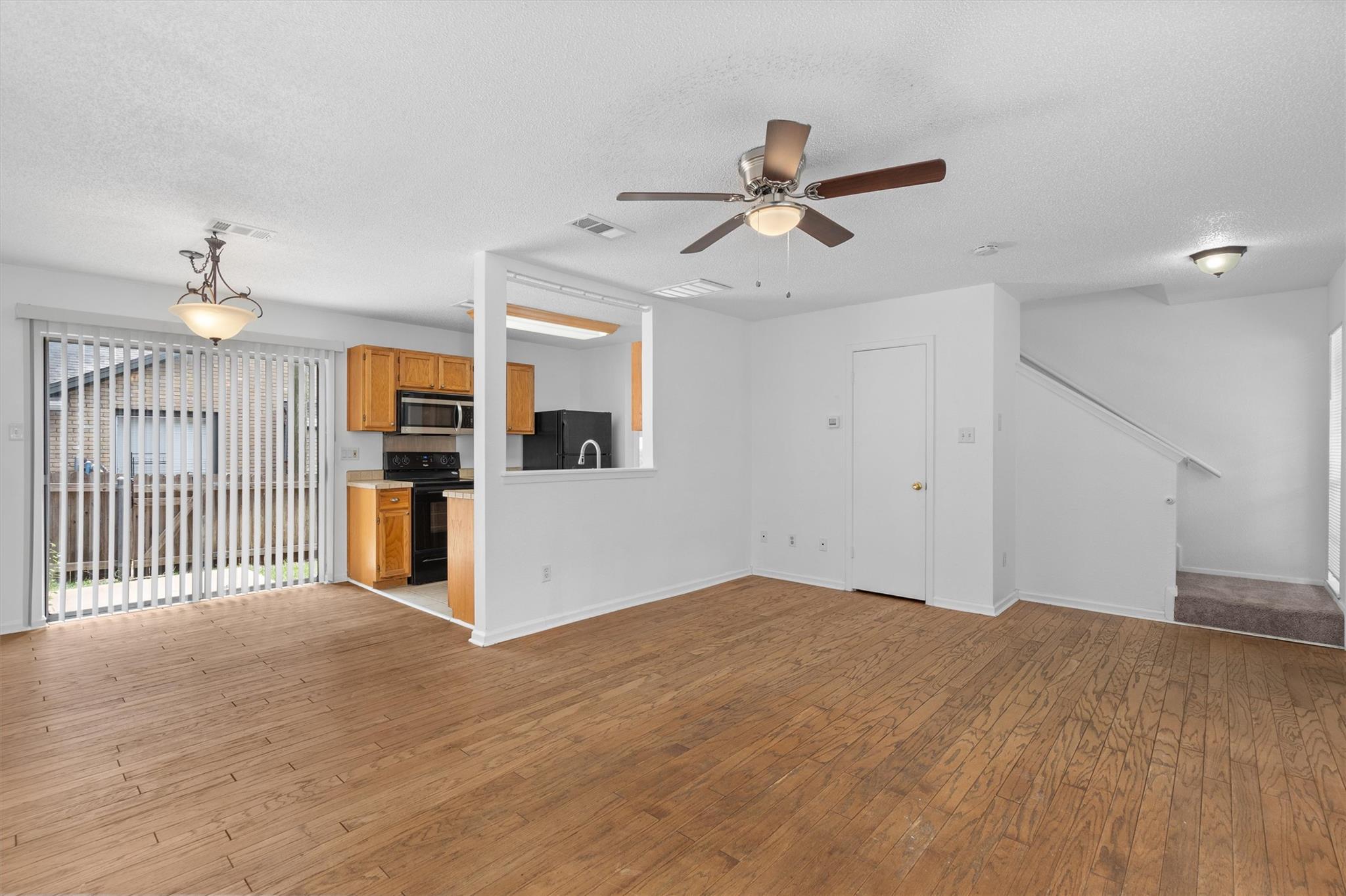 1015 E Yager Ln #79 Property Photo 5