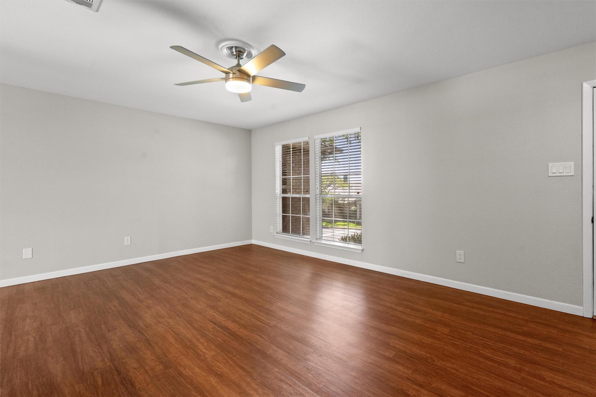 1015 E Yager Ln #79 Property Photo 6