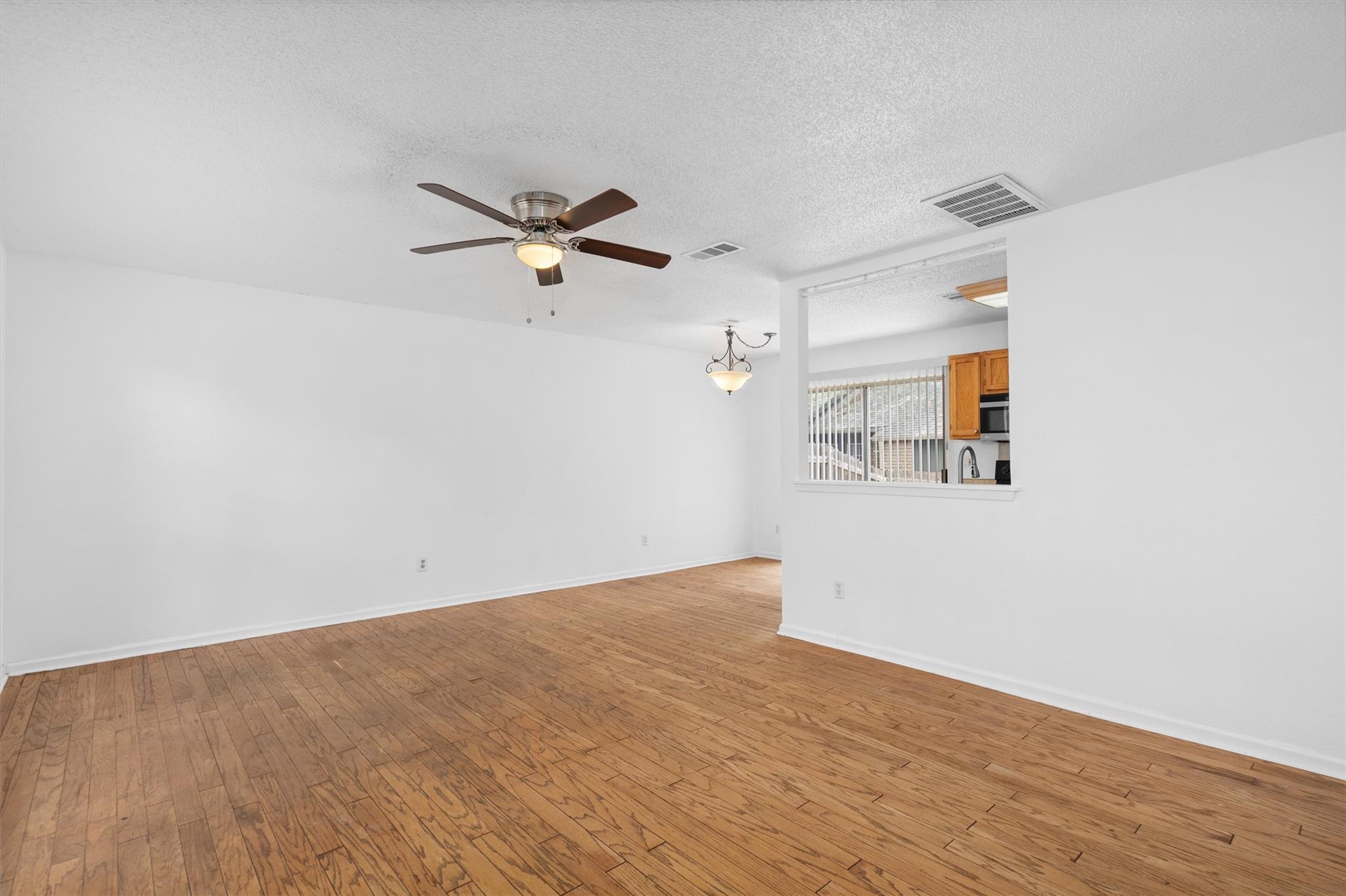 1015 E Yager Ln #79 Property Photo 6