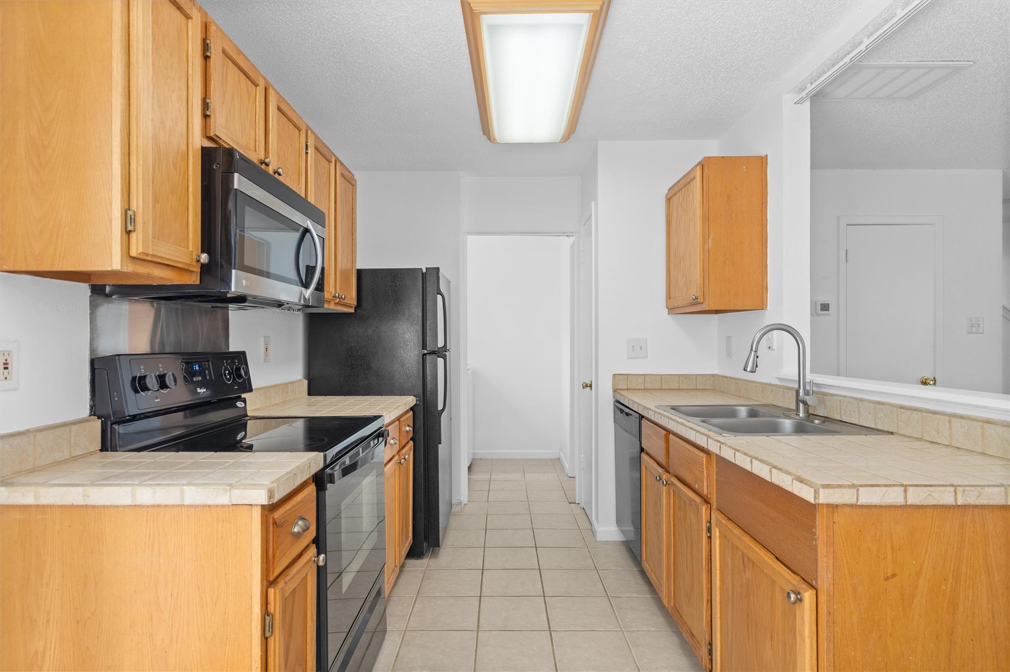 1015 E Yager Ln #79 Property Photo 8