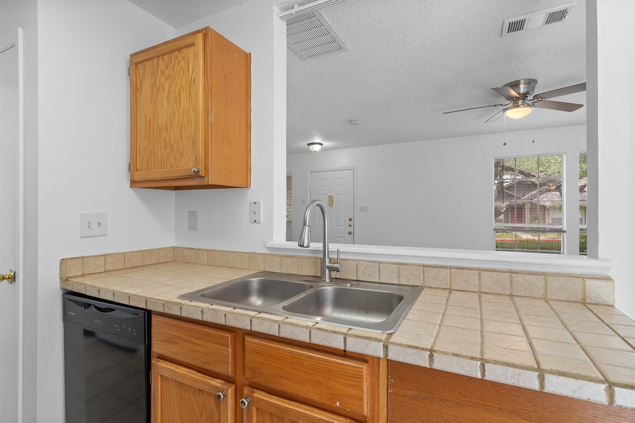 1015 E Yager Ln #79 Property Photo 10