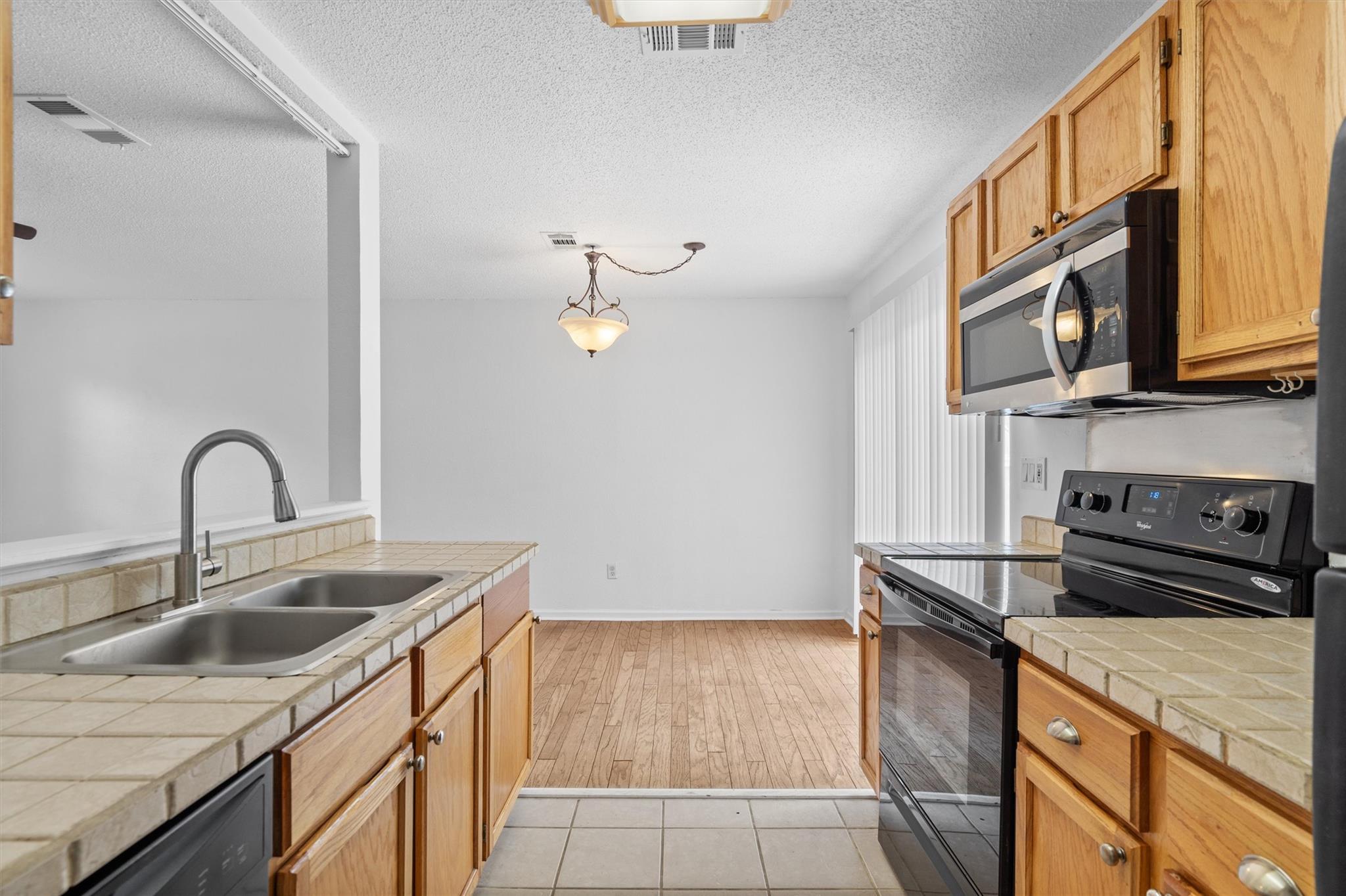 1015 E Yager Ln #79 Property Photo 11