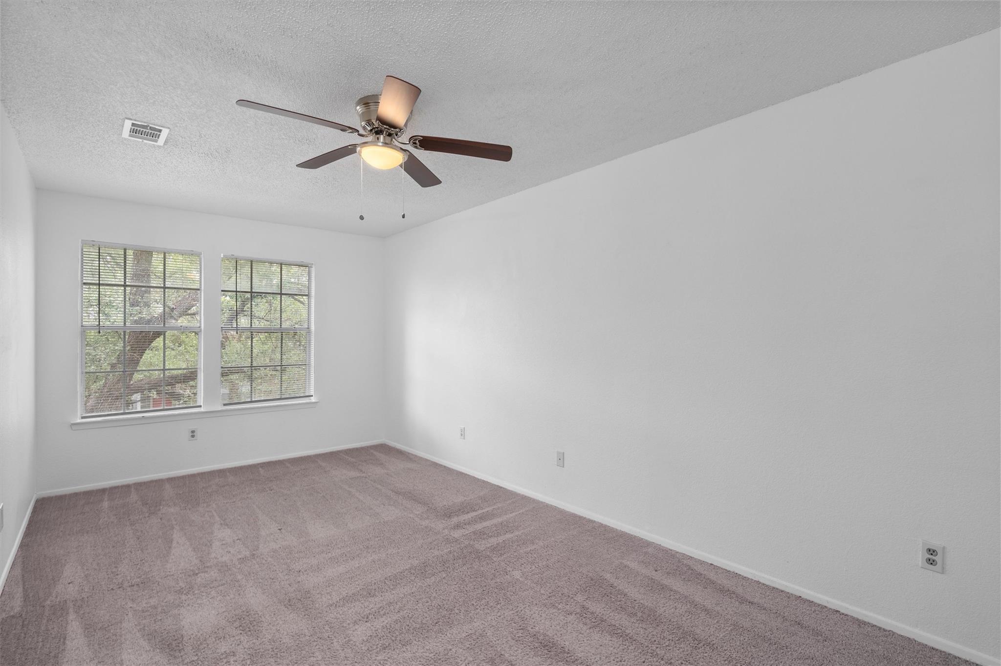 1015 E Yager Ln #79 Property Photo 14