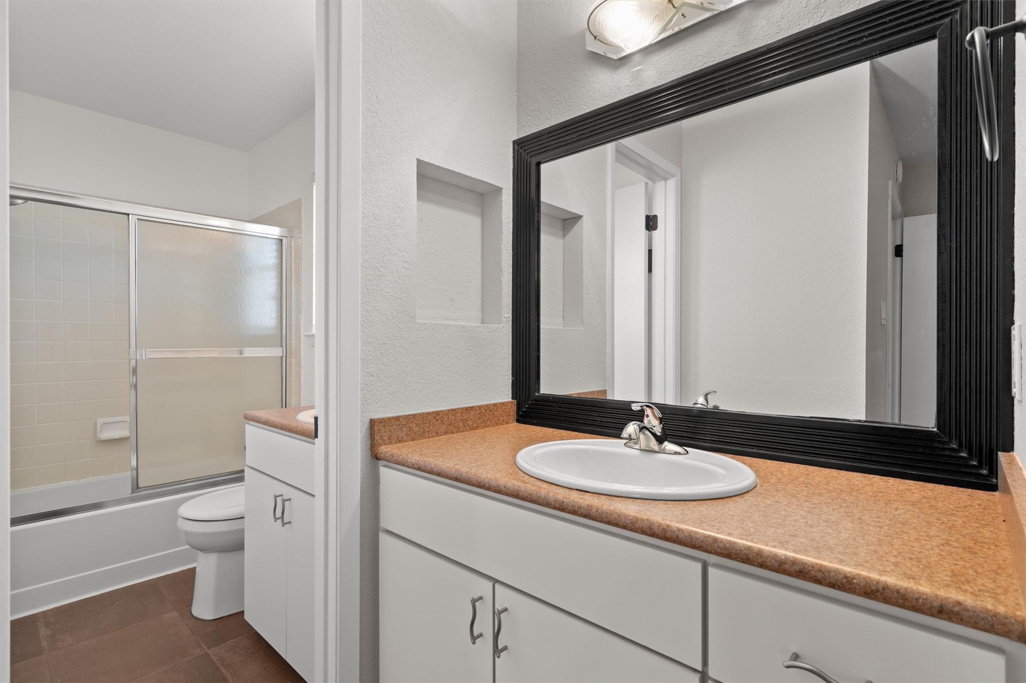 1015 E Yager Ln #79 Property Photo 17