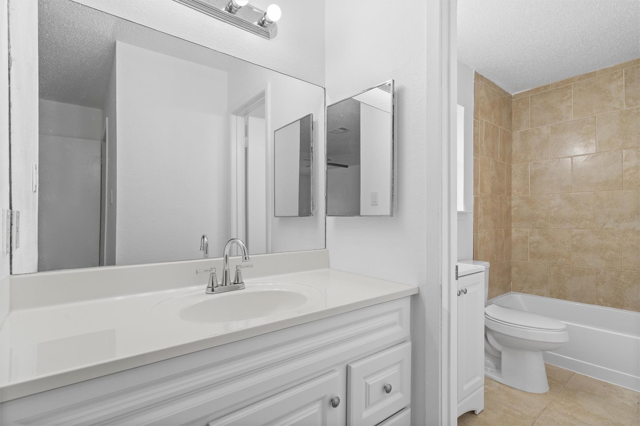 1015 E Yager Ln #79 Property Photo 17