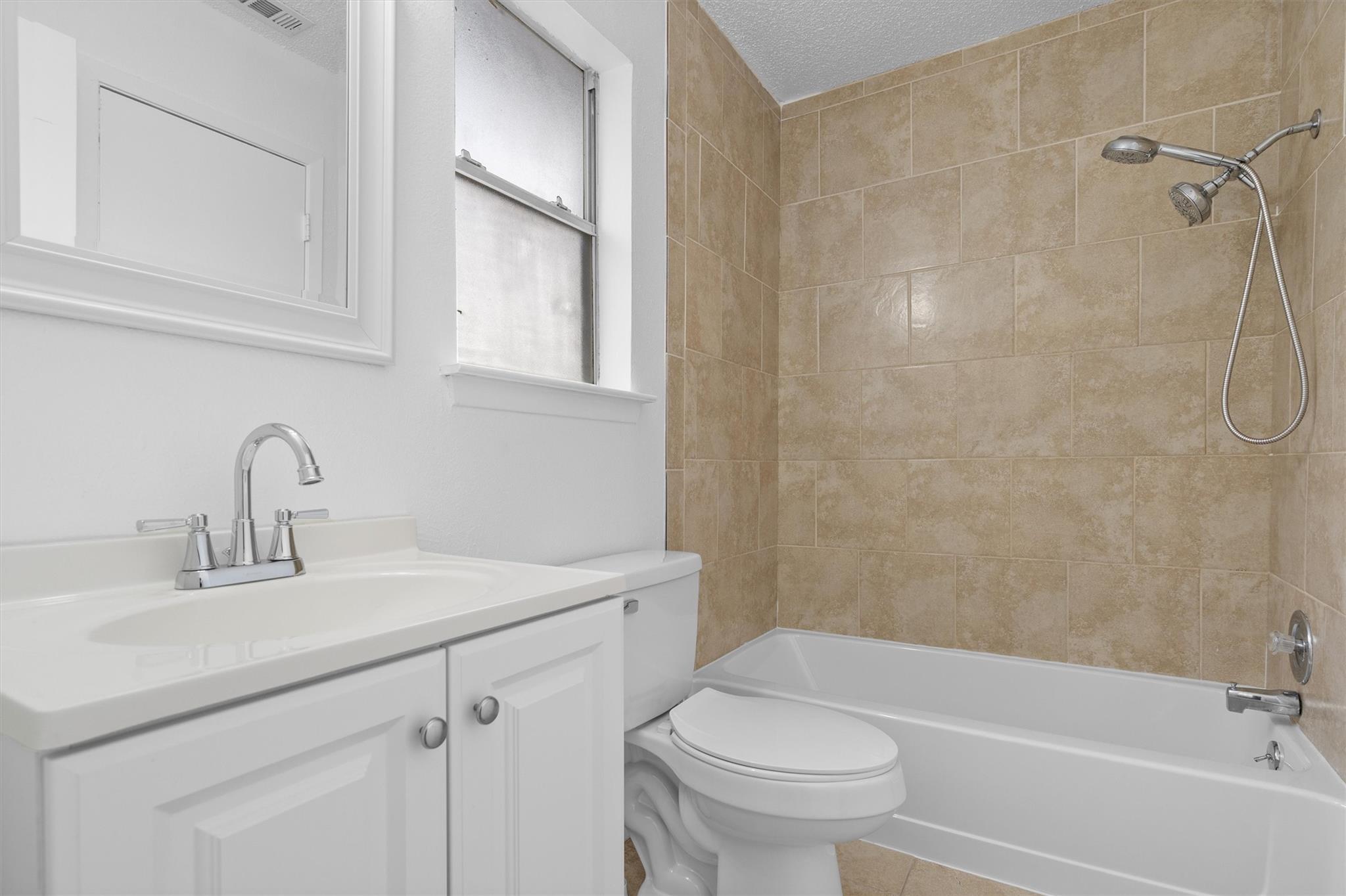 1015 E Yager Ln #79 Property Photo 18