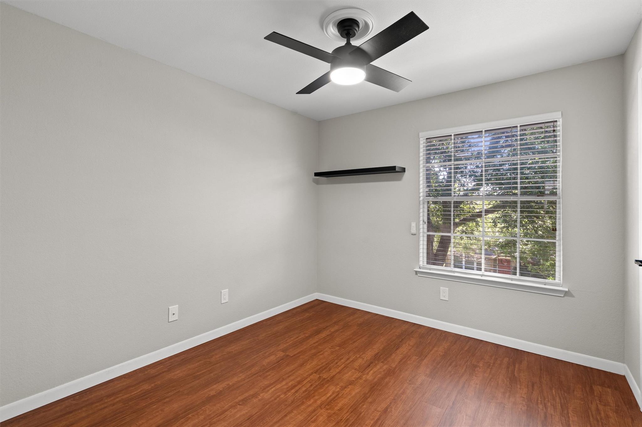 1015 E Yager Ln #79 Property Photo 19