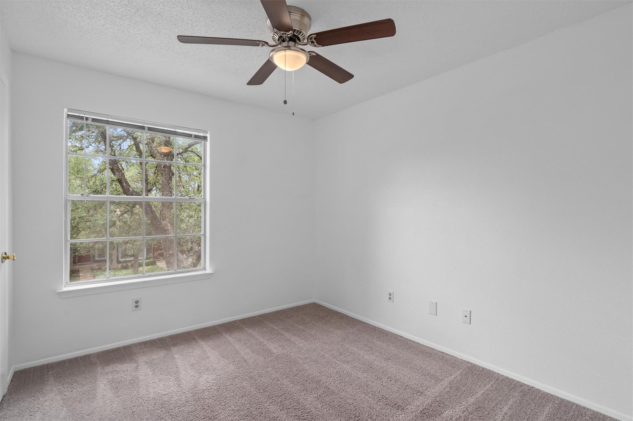 1015 E Yager Ln #79 Property Photo 20