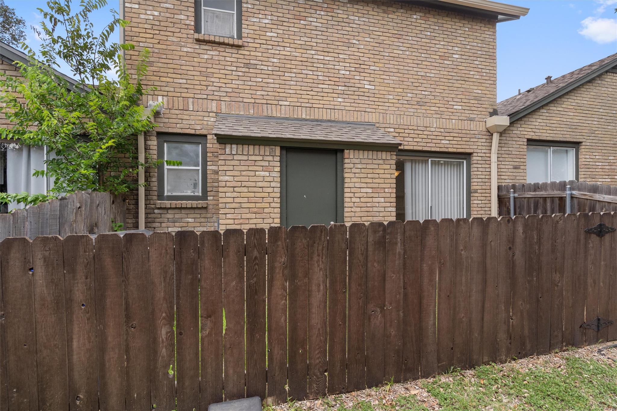 1015 E Yager Ln #79 Property Photo 25