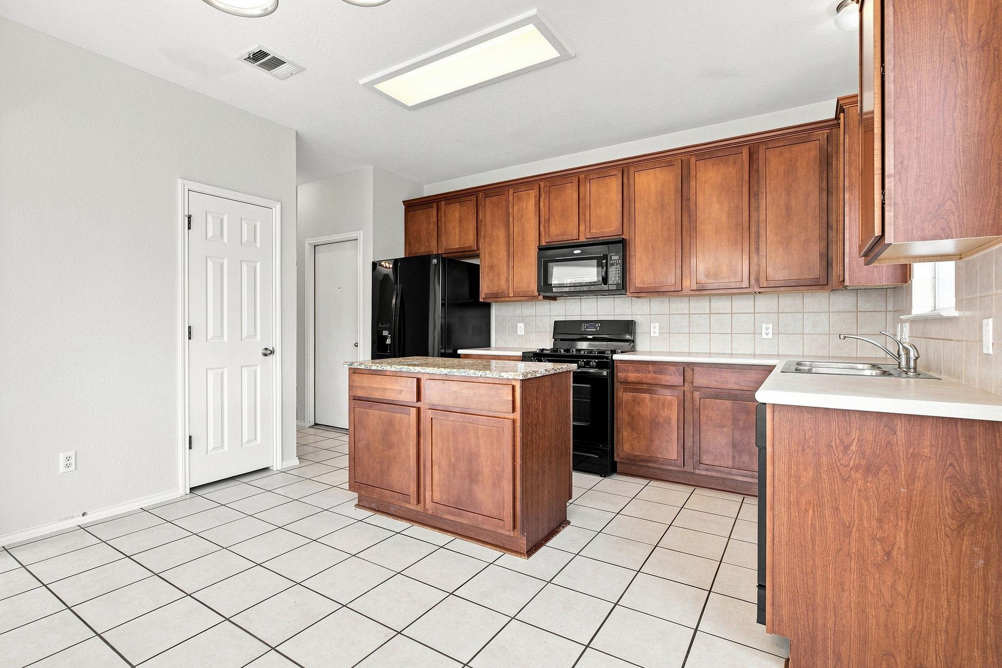 11900 Springs Head Loop Property Photo 13