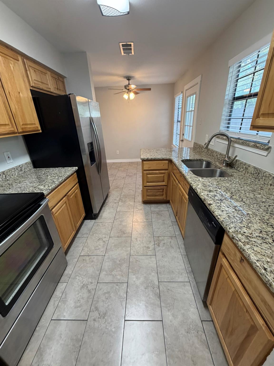 404 West St #d Property Photo 6