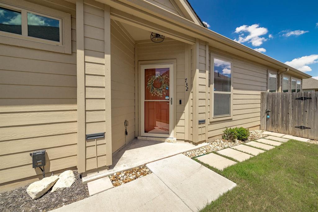 732 Fortrose Ter Property Photo 3