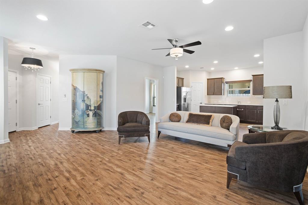 732 Fortrose Ter Property Photo 4