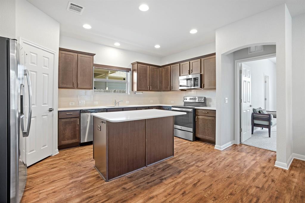 732 Fortrose Ter Property Photo 8