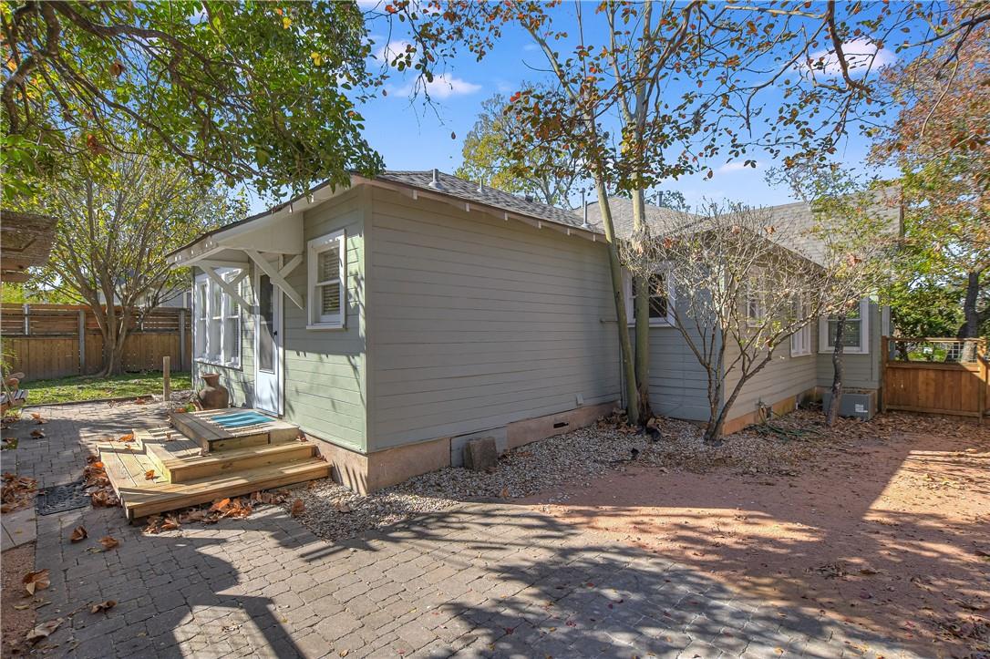 1907 Brackenridge St Property Photo 18