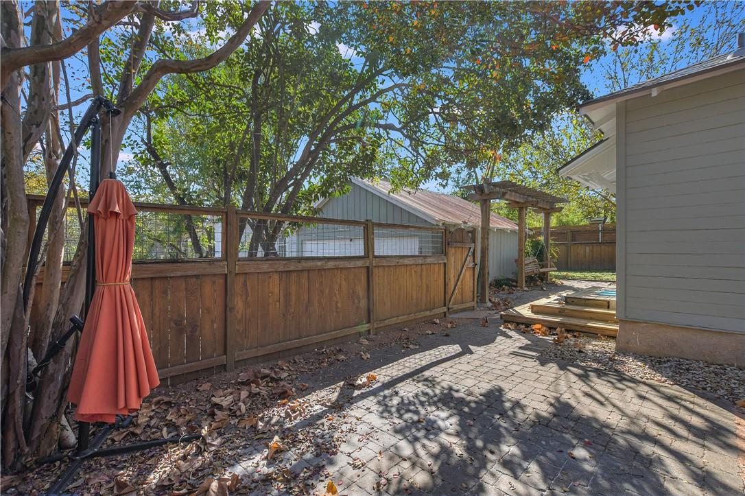 1907 Brackenridge St Property Photo 19