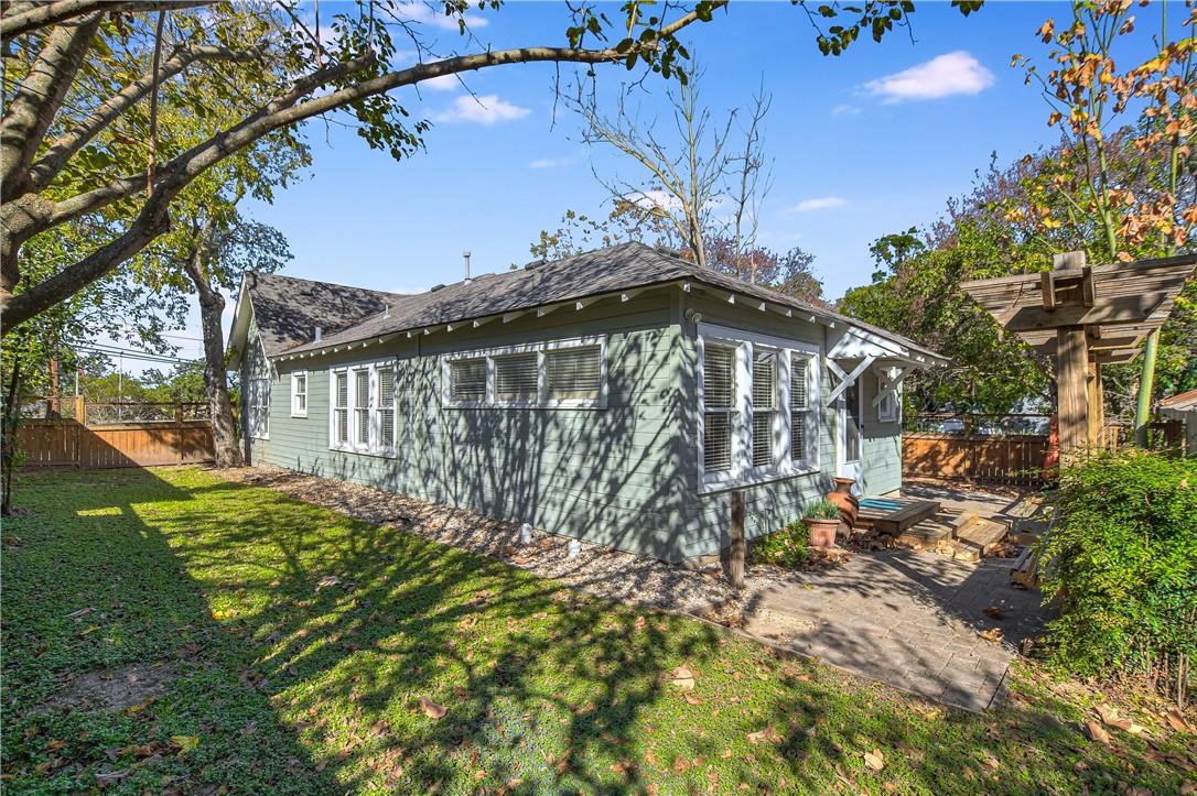 1907 Brackenridge St Property Photo 20