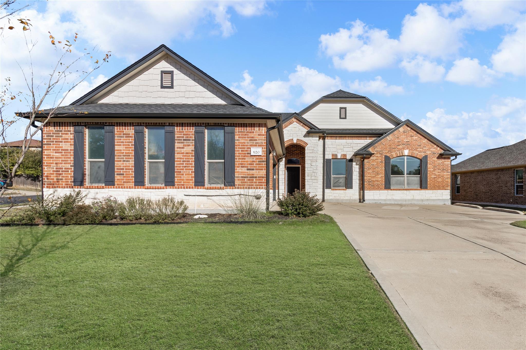 920 Autumn Sage Way Property Photo 6
