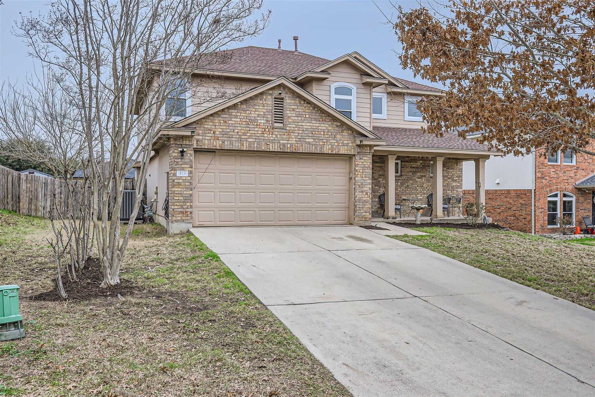 423 Oxford Dr Property Photo