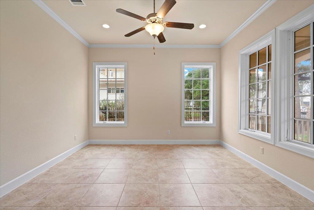 3006 Washington Sq Property Photo 7