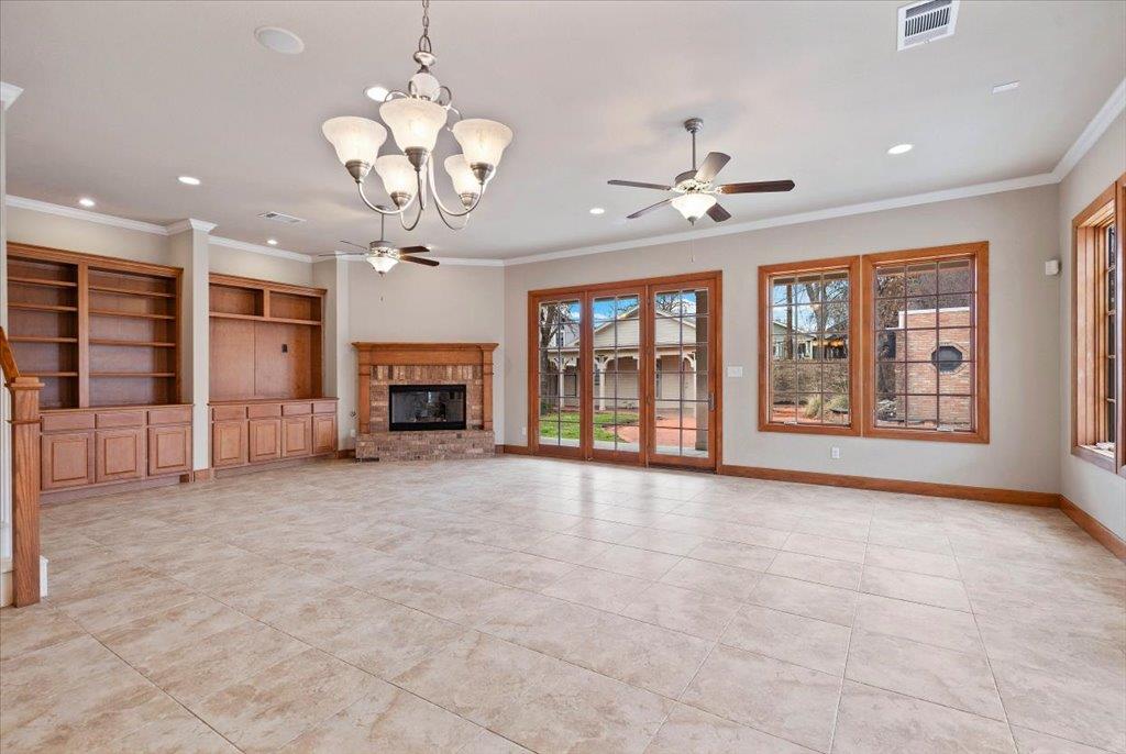 3006 Washington Sq Property Photo 14