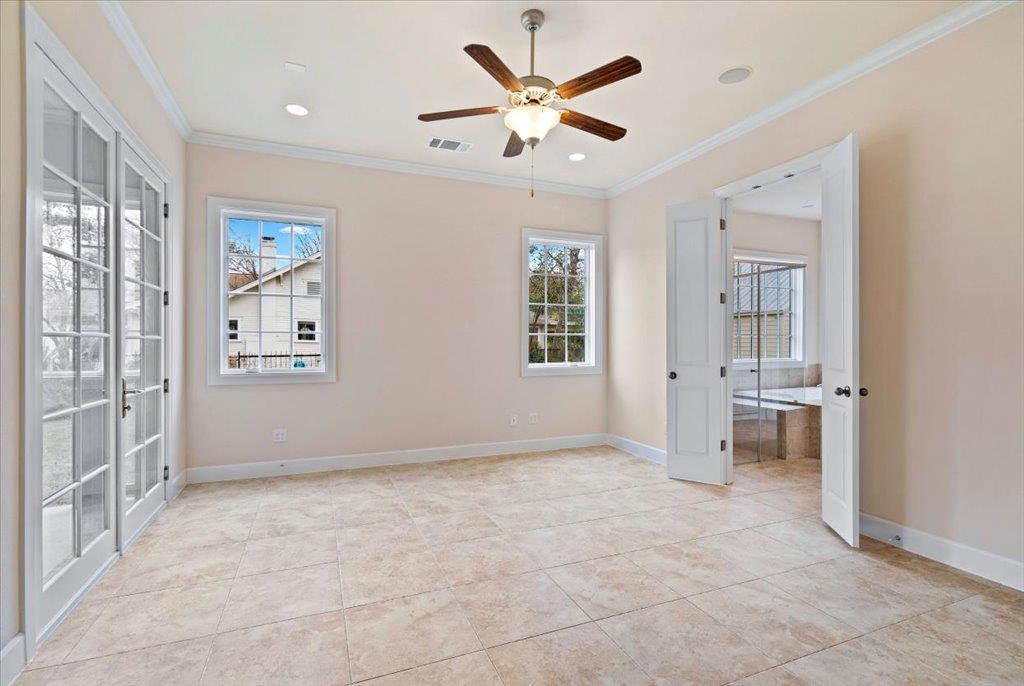 3006 Washington Sq Property Photo 16