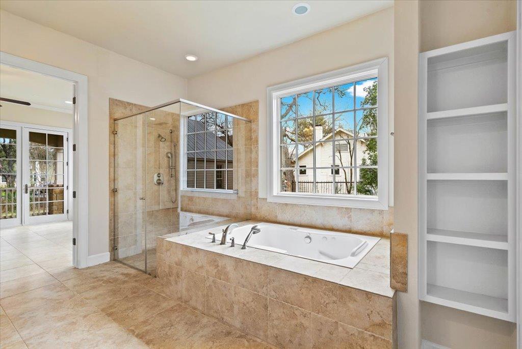 3006 Washington Sq Property Photo 18