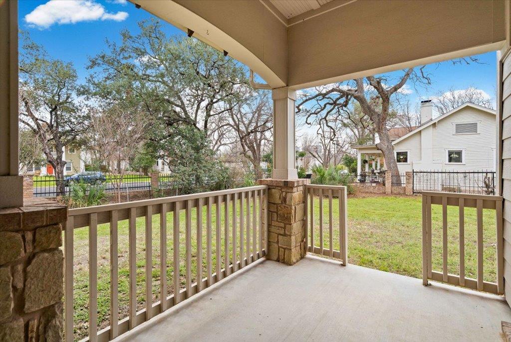 3006 Washington Sq Property Photo 20