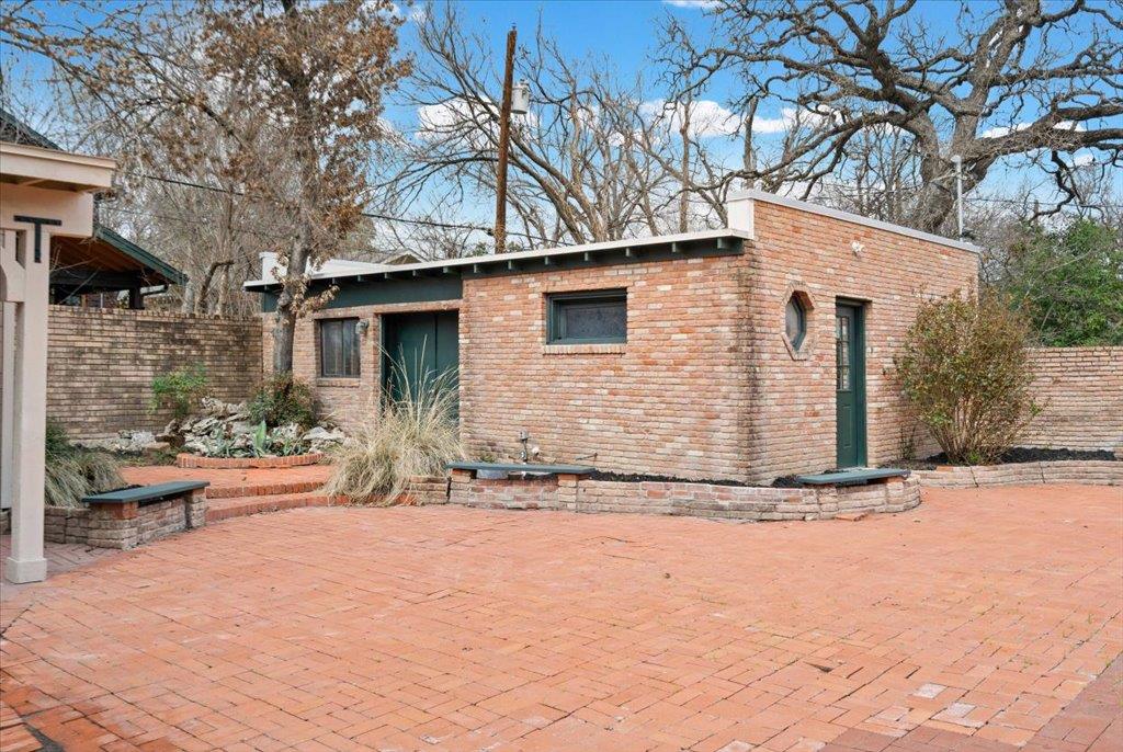 3006 Washington Sq Property Photo 35