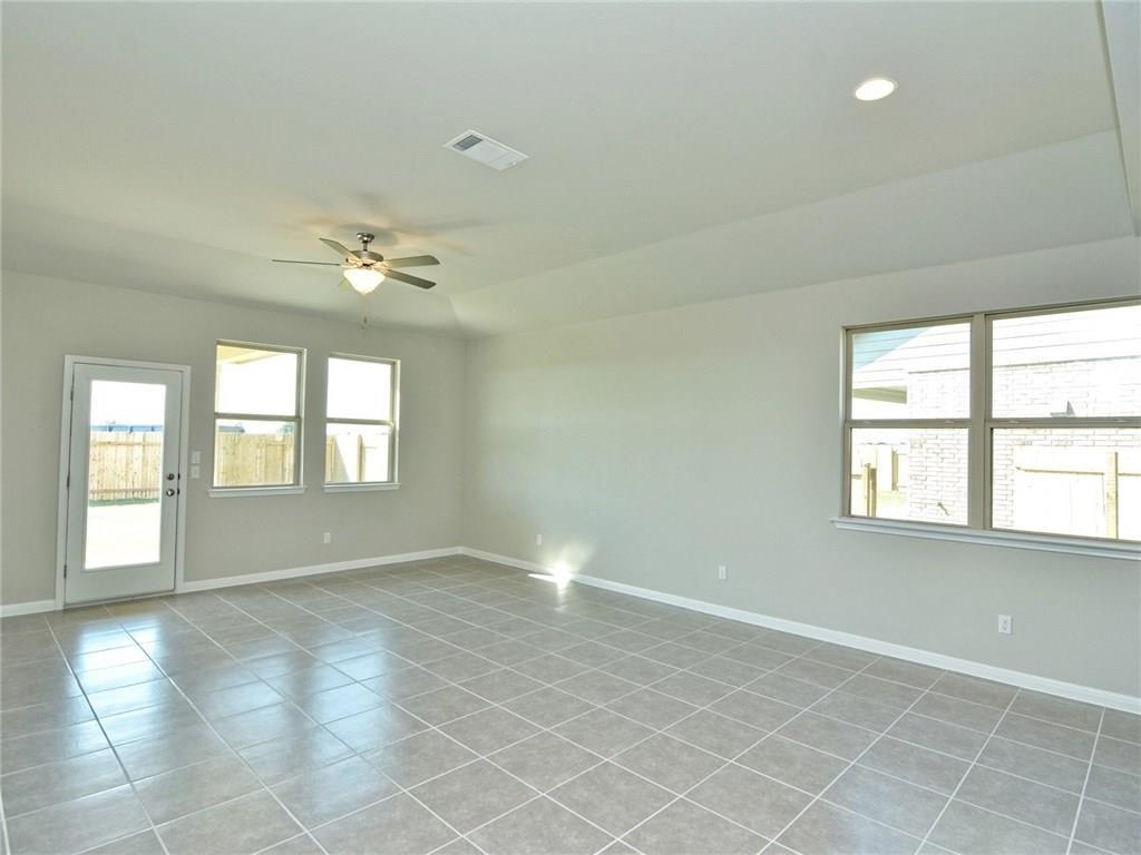 112 Mauldin St Property Photo 8