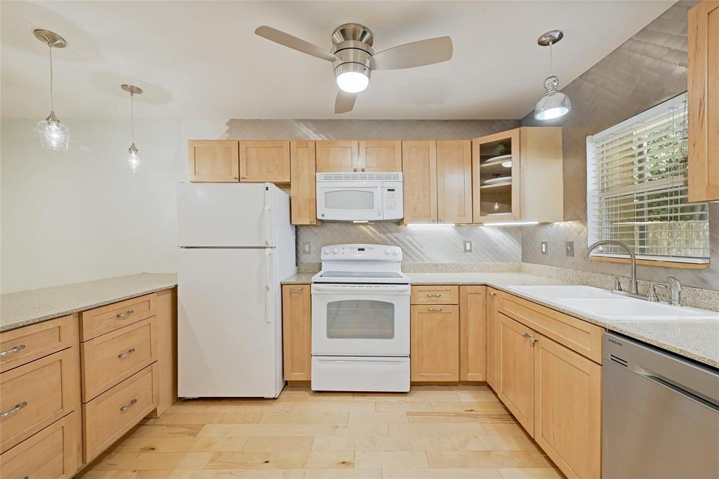 5330 Balcones Dr #g Property Photo 6