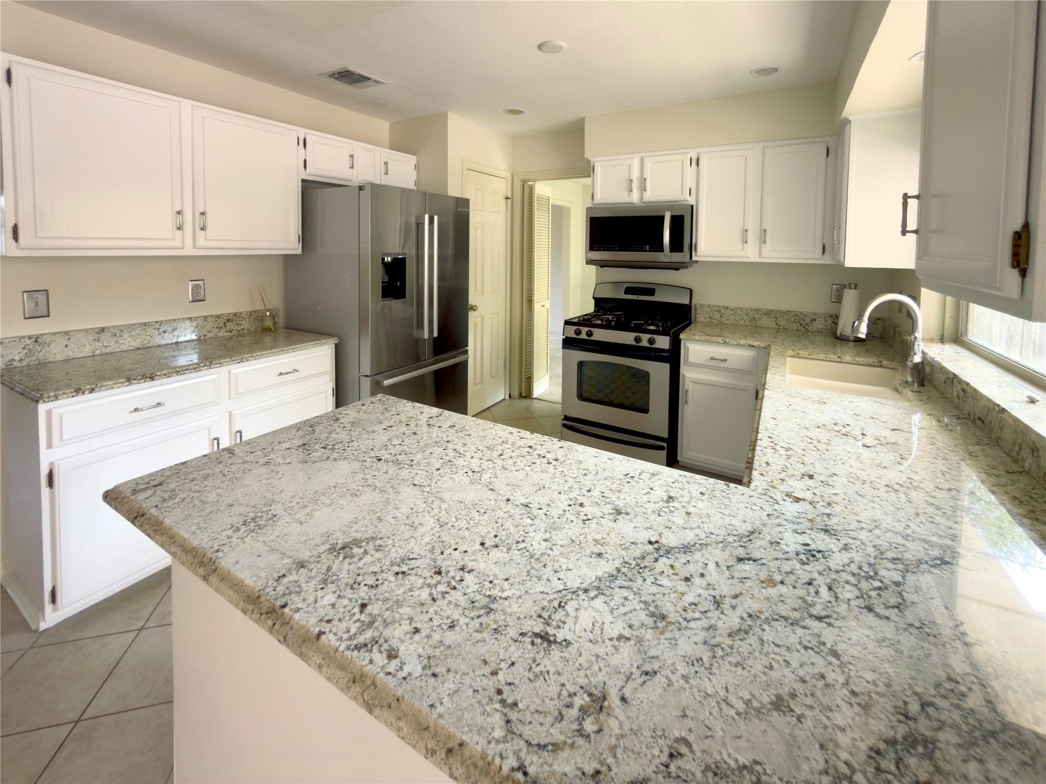 11102 Aerie Cv Property Photo 6