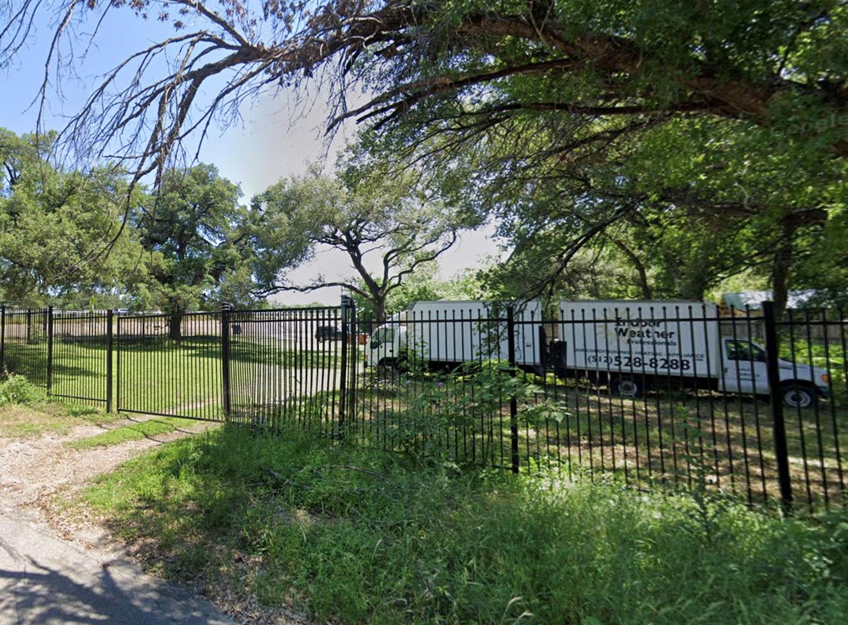 11802 N Ih 35 Hwy Property Photo 10