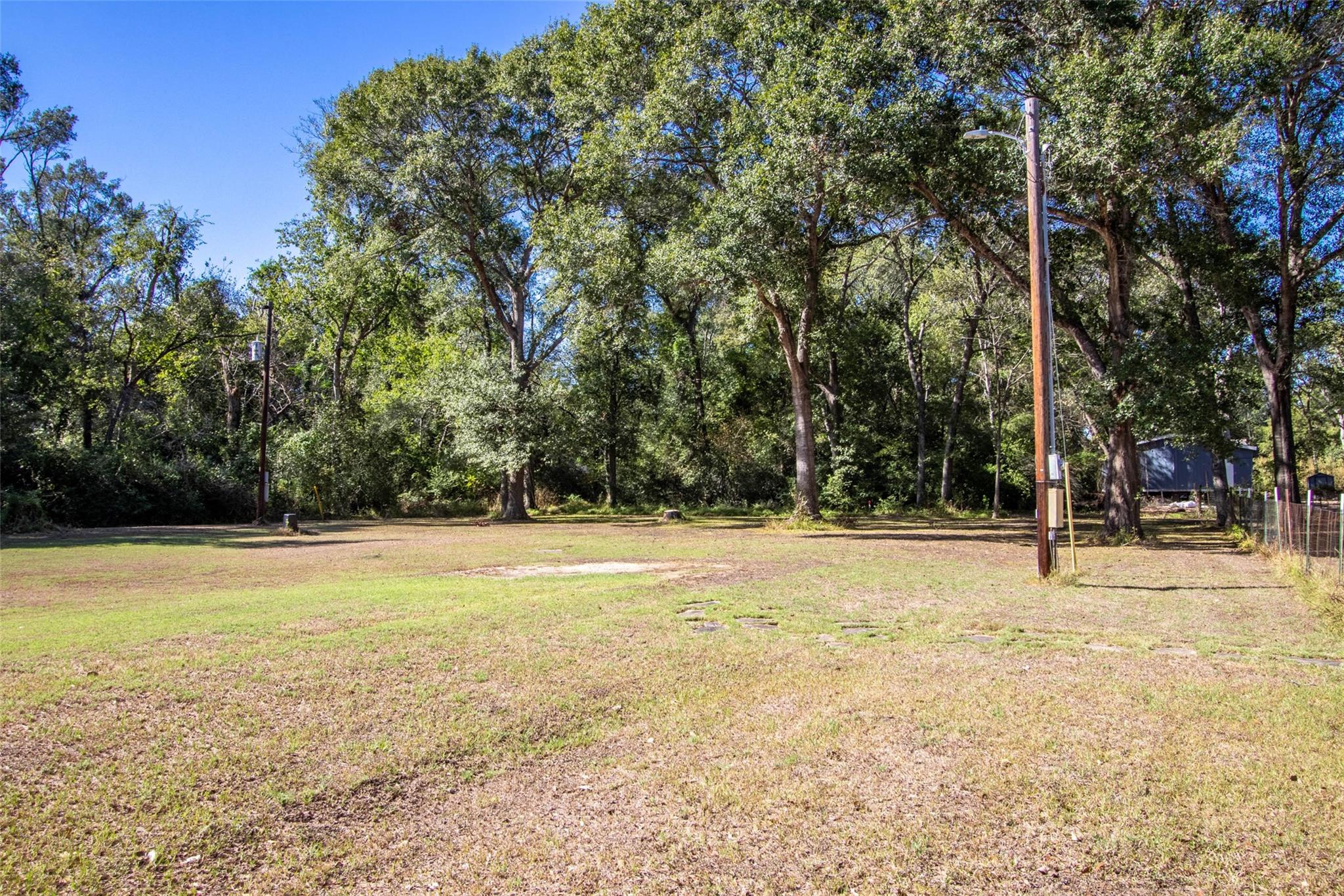 1942 Walnut Dr Property Photo 2