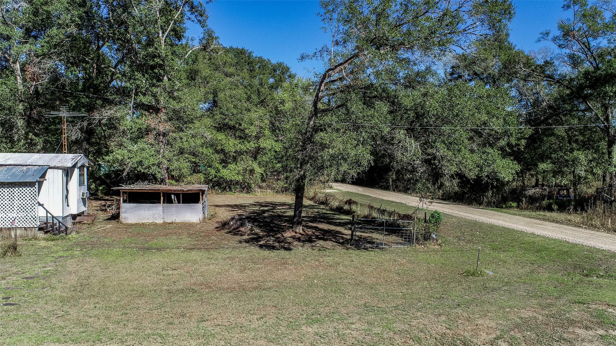 1942 Walnut Dr Property Photo 7