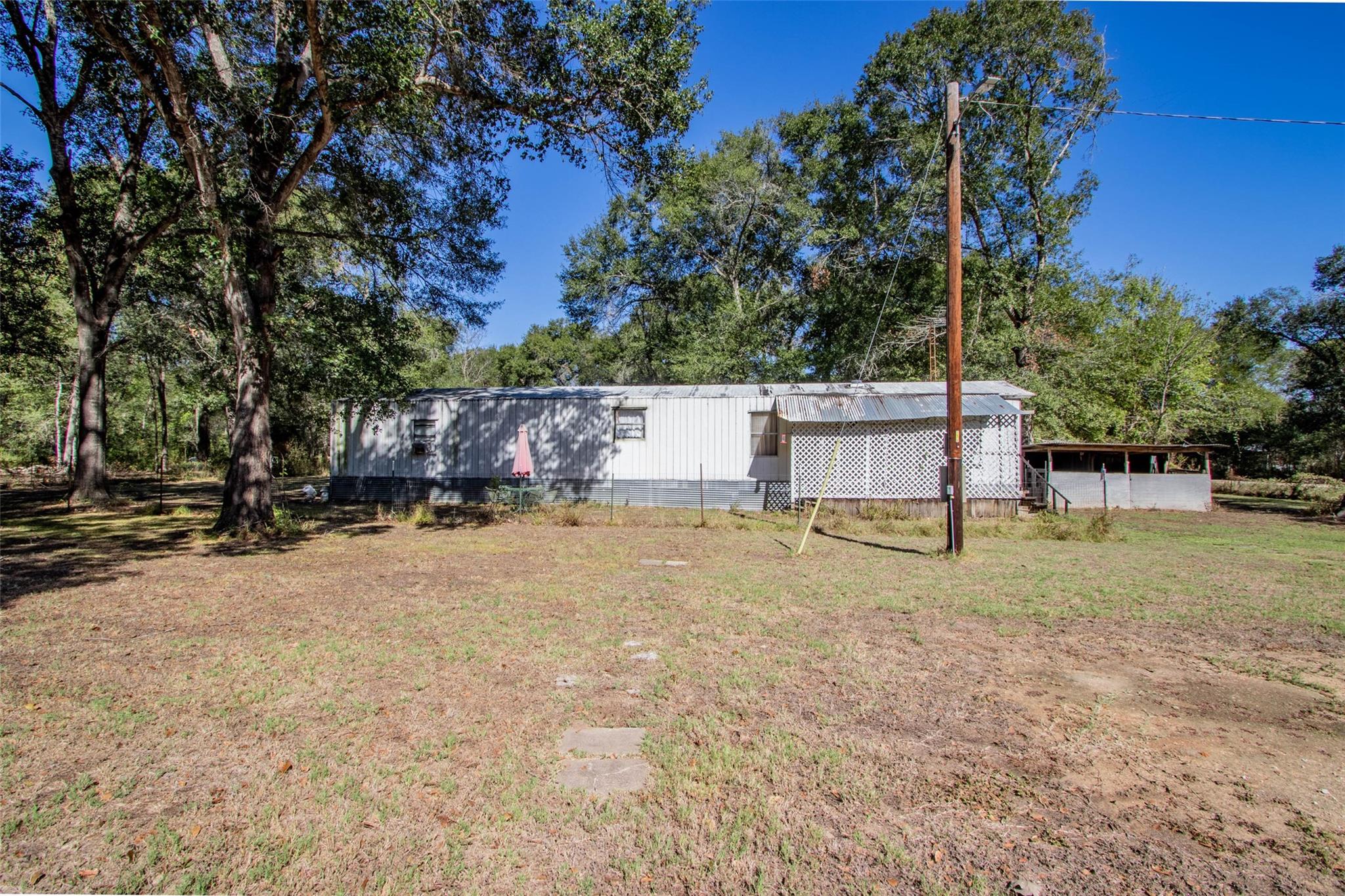 1942 Walnut Dr Property Photo 16