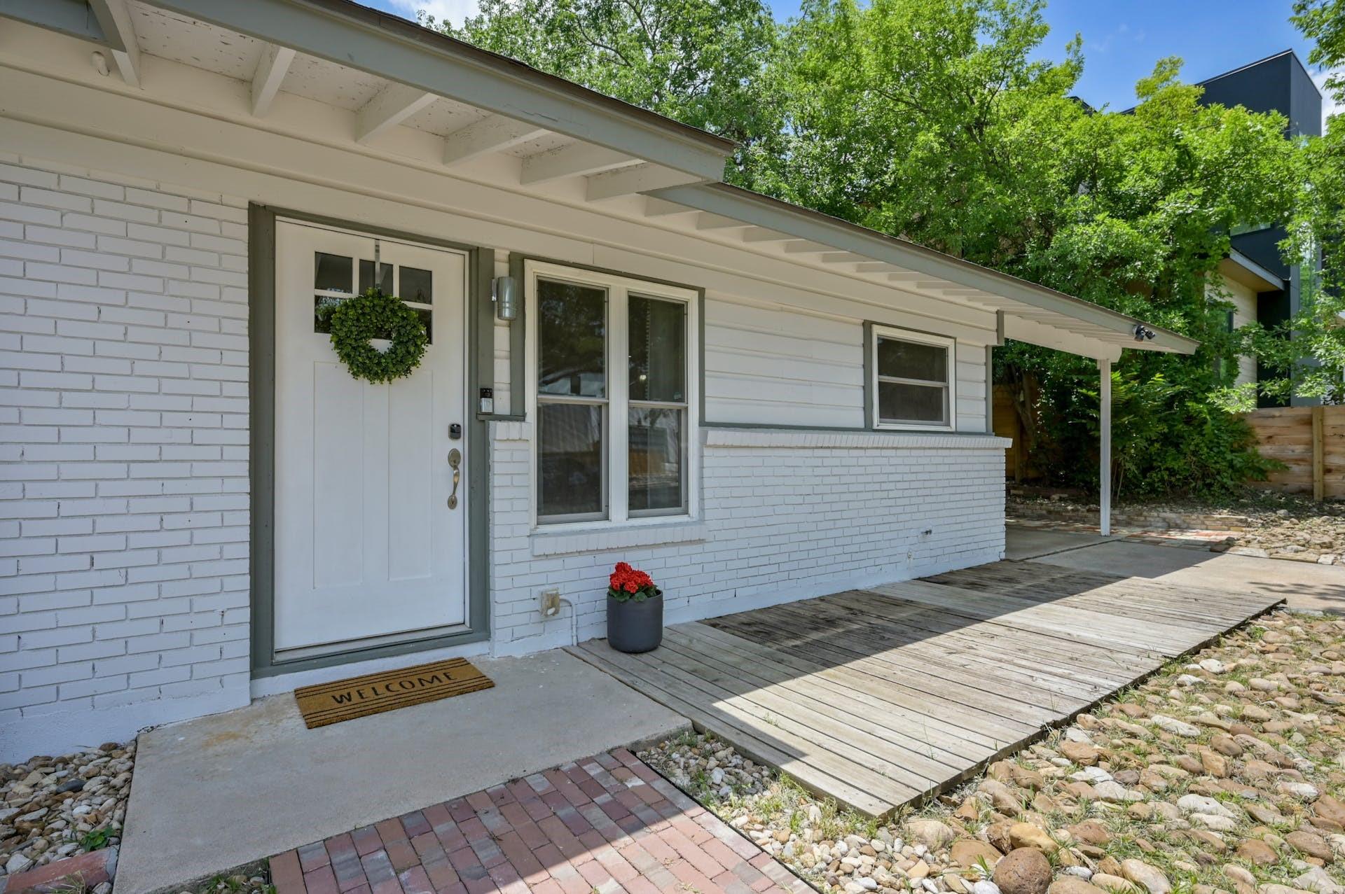 403 Krebs Ln Property Photo 2