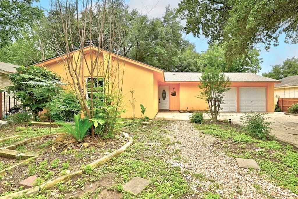 2303 TAMARISK CIR Property Photo 1