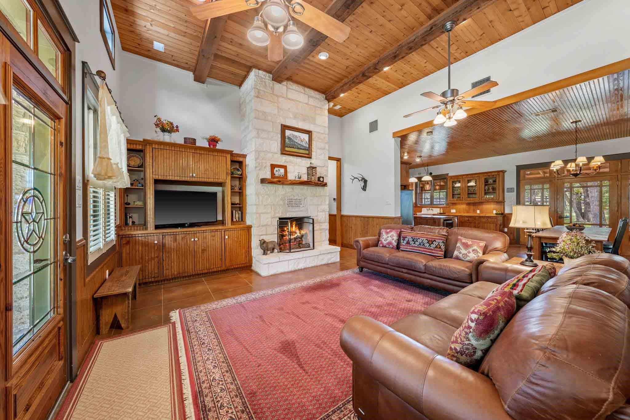 9352 Ranch Road 783 Property Photo 5