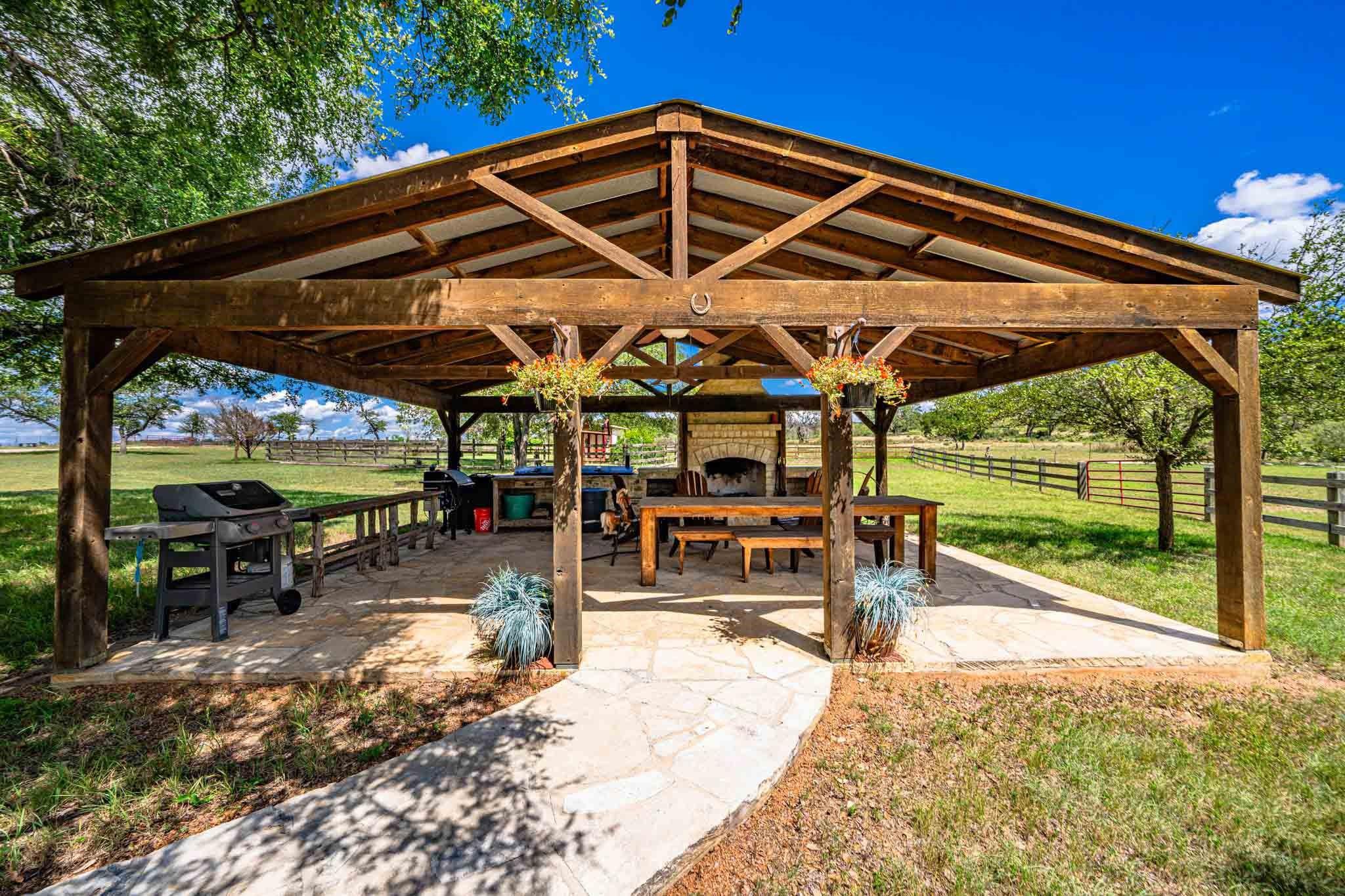 9352 Ranch Road 783 Property Photo 13