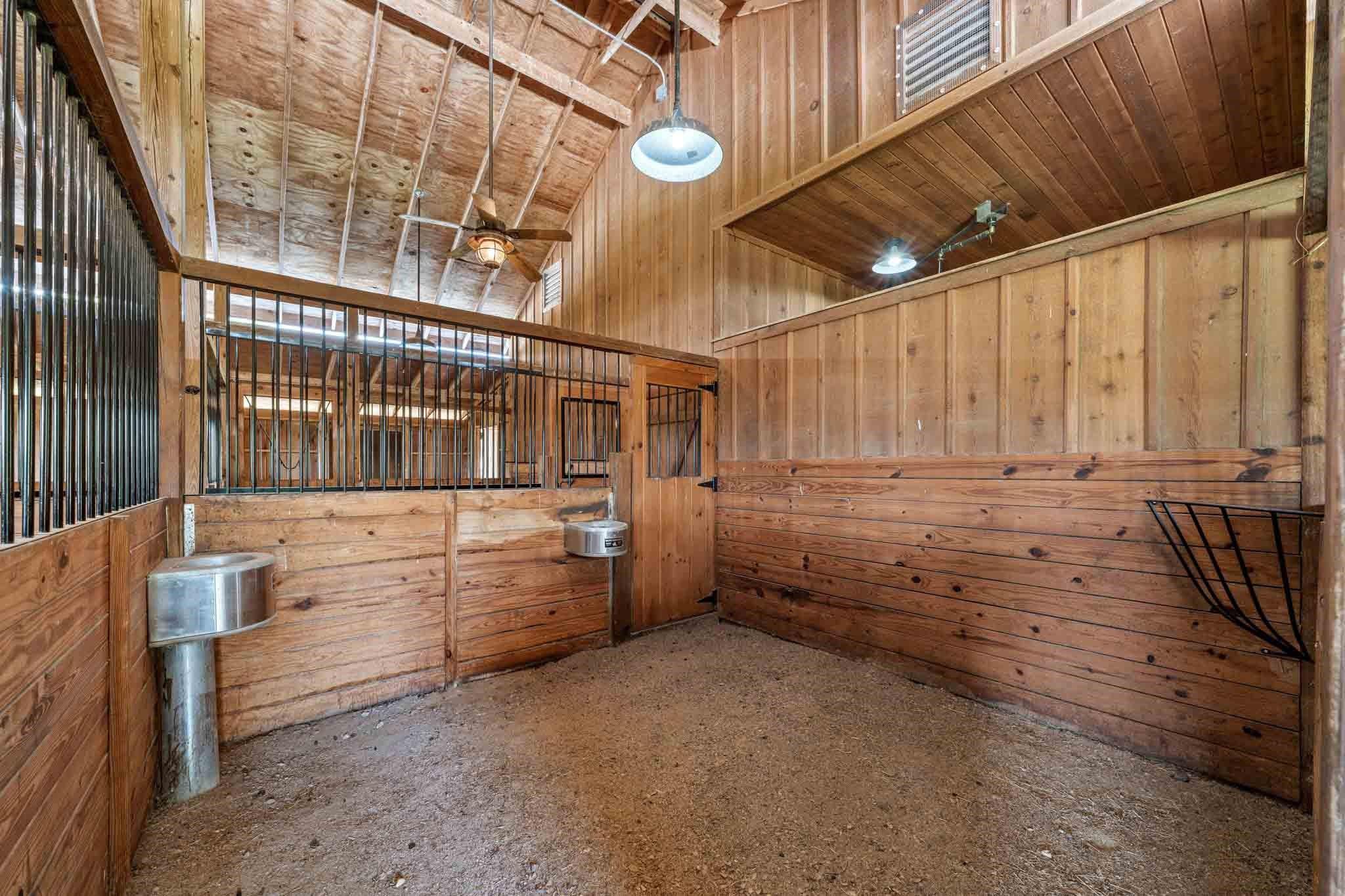 9352 Ranch Road 783 Property Photo 21