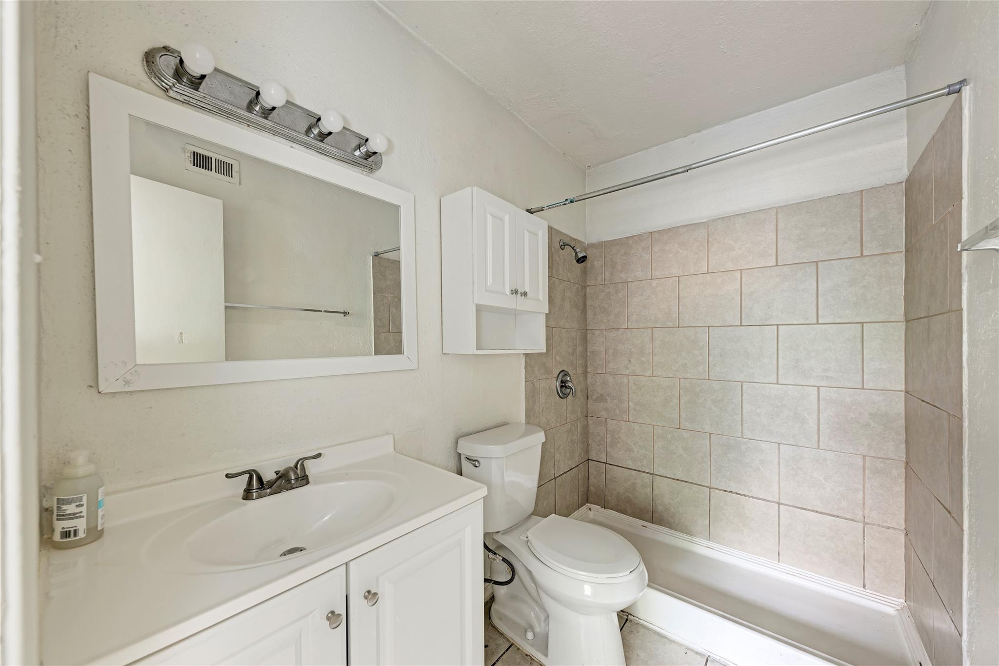 1010 W 23 Rd St #5 Property Photo 15