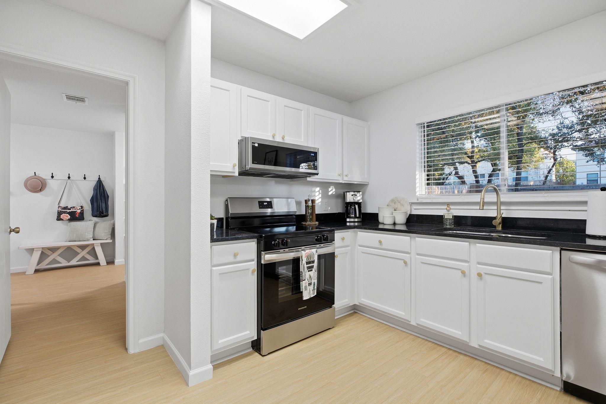 2602 Andres Way Property Photo 8