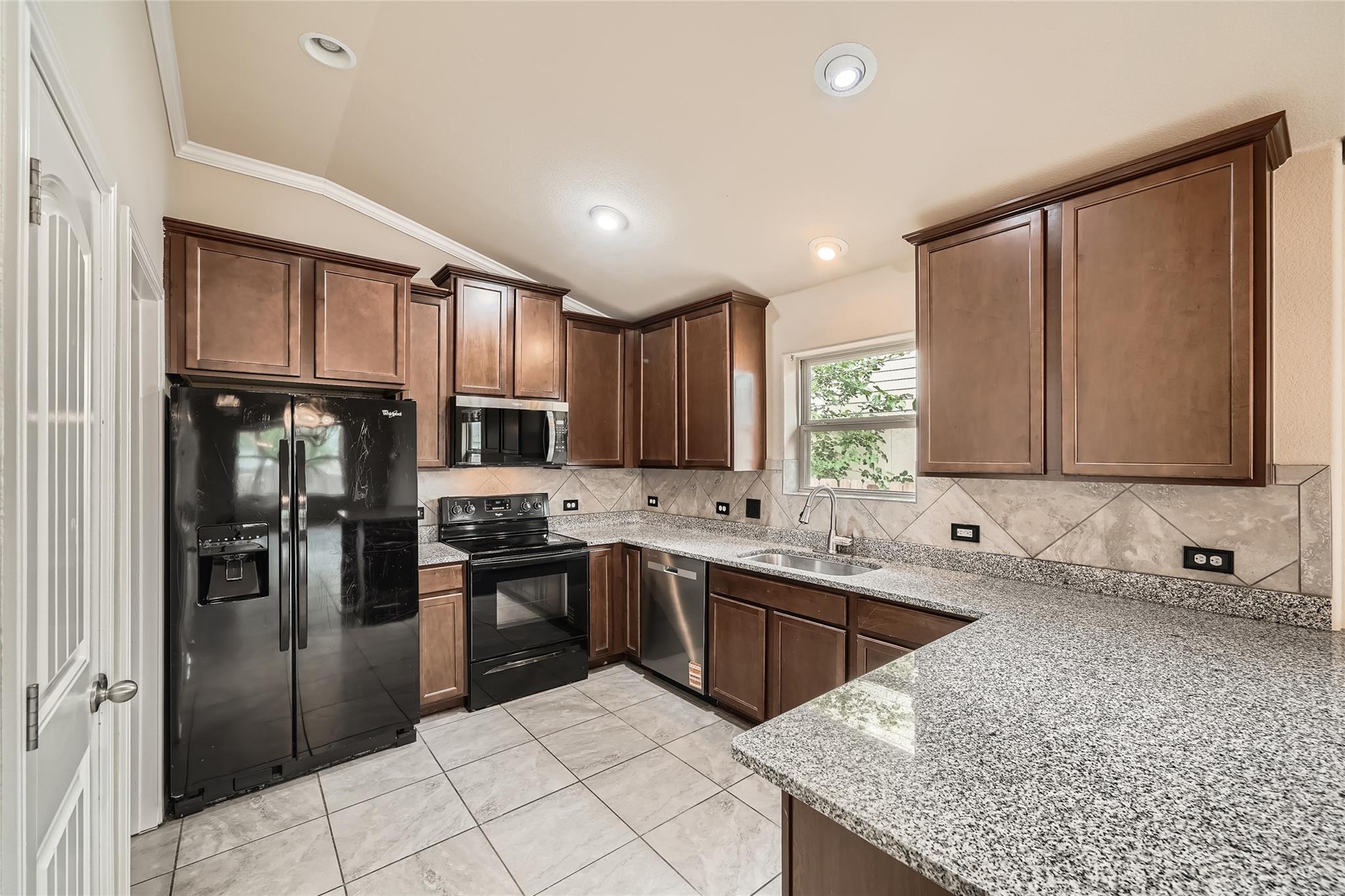 19308 Nicole Ln Property Photo 15