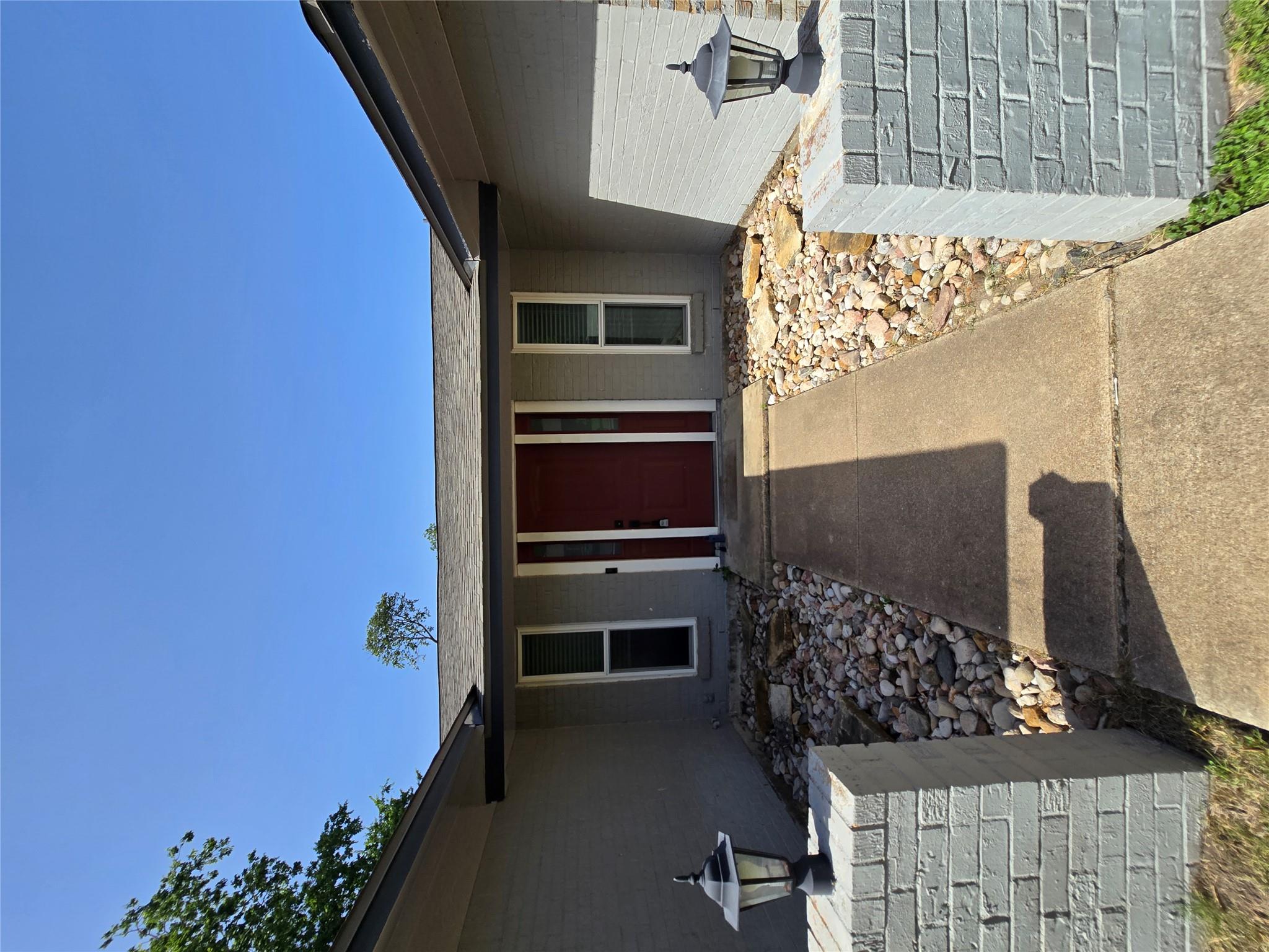 205 E Cherokee Dr Property Photo 2