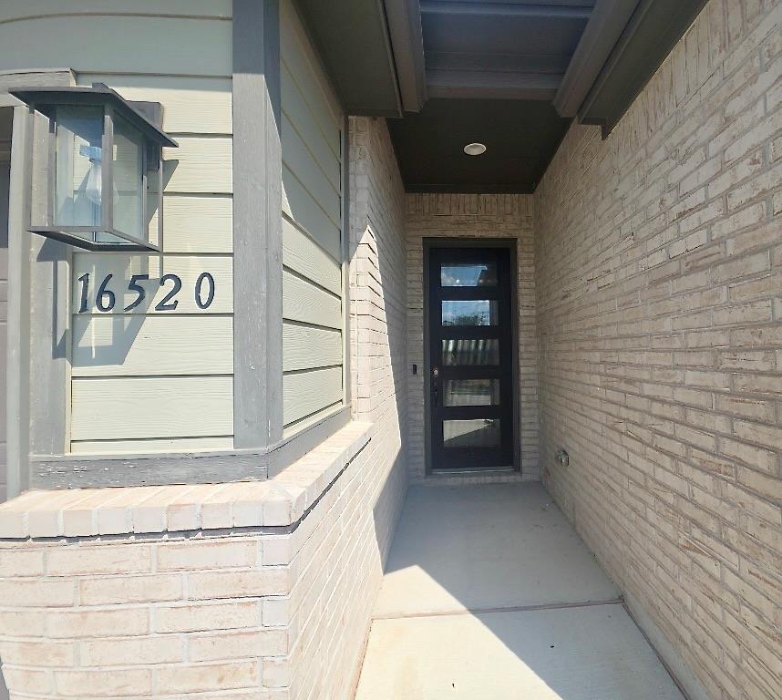 16520 Summery St Property Photo 2